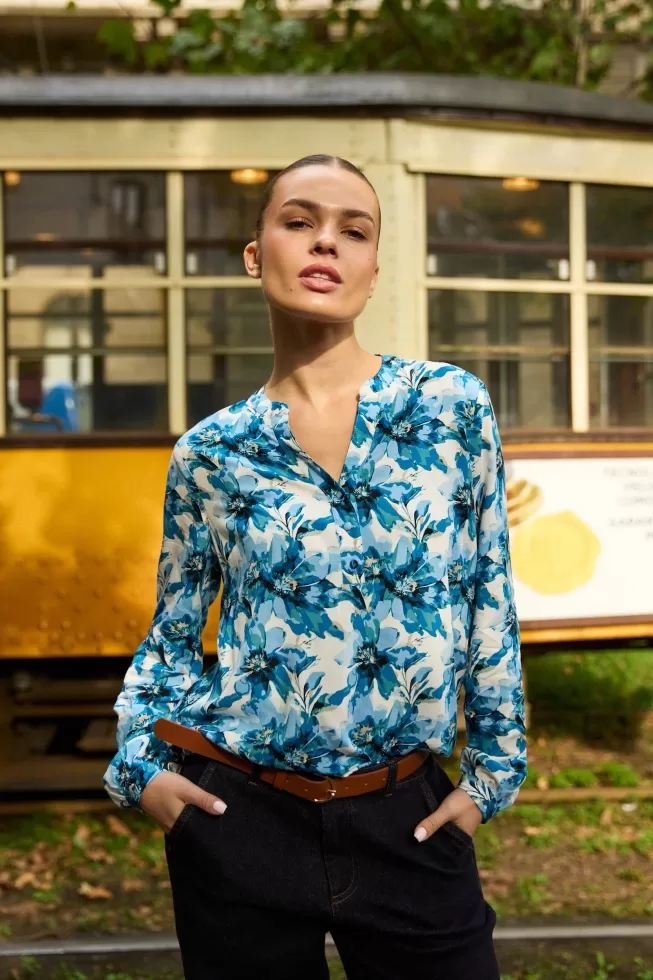 Blūze sievietēm ar ziedu rakstu Moodo L-KO-4906,zila