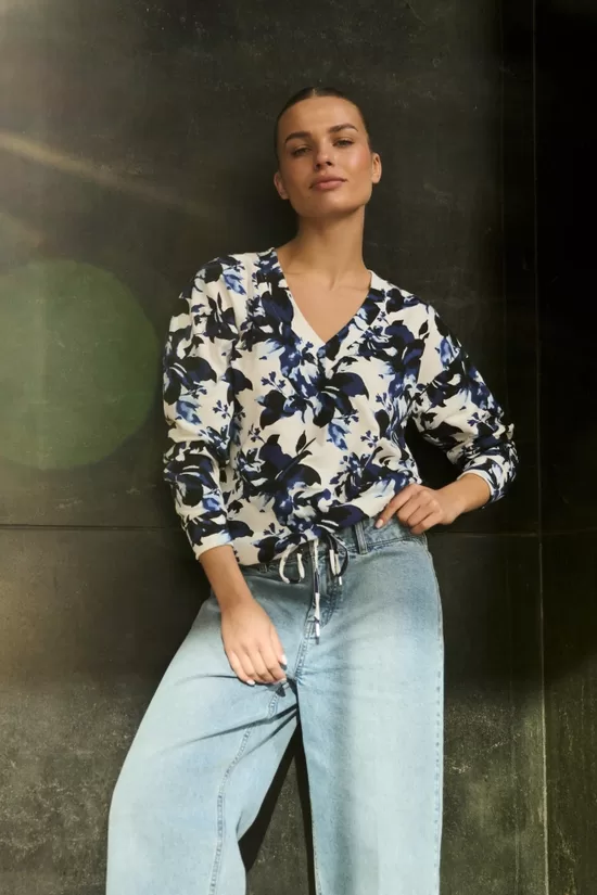 Sportiska tipa dzemperis sievietēm ar ziedu rakstu Moodo L-BL-4905 balts/zils